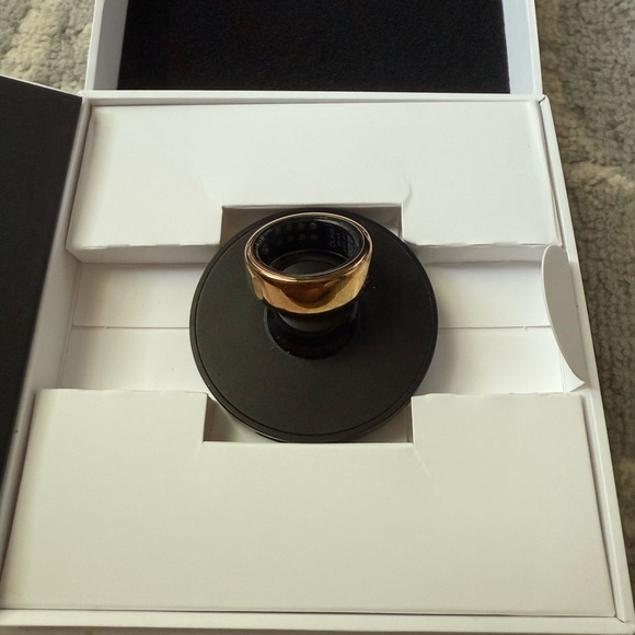 Oura Rose Gold Smart Ring size 7 - Picture 2 of 8